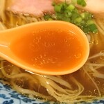 ラーメン イッケン - 鶏、野菜、昆布や魚介等から取ったスープは無化調。ほんのり甘みがあって後味スッキリとても飲みやすい。