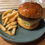 BROCKEN BURGER - ハンバーガー930円ポテトドリンクセット350円