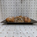 パン処 麻凛堂 - マンゴーとクルミとパインのライ麦パン