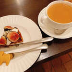 森のらくだ - タルトとミルクティー