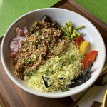 スプーンソング - 【2022年9月8日(木)】チキンビリヤニ(左)とタコプラオ(のタコなし)のハーフ＆ハーフ