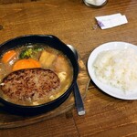 BOSTON - 令和4年10月
                        煮込みスープハンバーグ200g 1680円
                        ランチタイムはライス無料