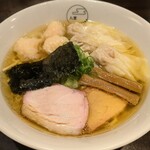 八雲 - 特製ワンタン麺(肉、エビ、3ヶずつ) 縮れ麺1200円 