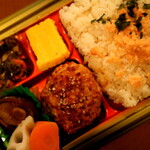 ツルヤ - 鮭茶飯鶏ハンバーグ弁当