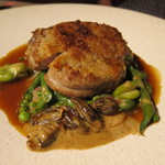 ラ・ターブル・ド・トリウミ - 解禁になった仏産仔牛フィレ 春の豆類のフランセーズ