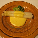 ラ・ターブル・ド・トリウミ - フランス産フレッシュ ホワイトアスパラガス