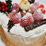 菓子工房 アントレ - いまさらですが、ｸﾘｽﾏｽｹｰｷですｗ　　この形を保っているのが不思議なくらいふわっふわっです　（＾＾＠