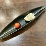 Bistrot33 santrois - アミューズ：ウフマヨ ミニトマトのピクルス
