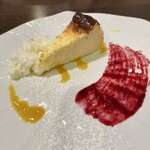 Bistrot33 santrois - チーズケーキ ヨーグルトのシャーベット ベリーソース