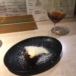 Donostia Comeru - 追加ドリンクは、バスクチーズケーキとマリアージュに薦められたシェリー酒。