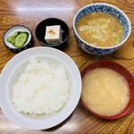 Urawa Shiyokudou - 「もつ煮込み定食」700円税込み♫ リーズナブルでしたね(๑>◡<๑)