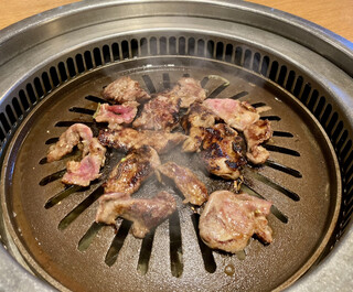 Yakiniku Heiwaen - アラ、チョッと焦げちゃってるし…