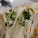 うしお - ”ニラペースト”を溶かした”スープ”を啜れば、穏やかに、段々とコクが増していく感じです。