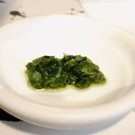 うしお - 別皿で出された”ニラペースト”を嗅いでみると、香りはしますが、お店が気にするほどの強さではありません。