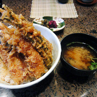 割烹 天ぷら 三太郎 - 特製盛り合わせ天丼