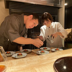 膳処末富 - 普段は柔らかい笑顔の末富氏ですが、料理に向き合う姿勢は気持ちいいほど真っ直ぐ。