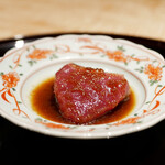 膳処末富 - ●鰹のたたき（鹿児島）
      さかなや 富ちゃんの玉葱ソースを今風にアレンジ。
      たっぷりと絡めて頂きます。