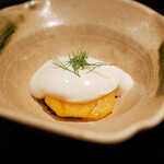 膳処末富 - クリームの濃厚な旨味、柿がみずみずしく調和。