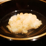 膳処末富 - 食感のなかにふわっと咲くように鱧の甘い身。浸透していく昆布出汁が包み込んで、舌にしっかり乗る昆布のコクと香り。 香りの強いお出汁だからこそ、淡白な白身と良く合う、そんな綺麗な相性を表現されたお椀。 これは美味しい！