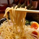 Yokohama Ie Kei Ramen Kouraiya - 麺はこんなかんじ。