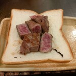 鉄板焼ステーキ 一ッ葉ミヤチク - ロース（レア）