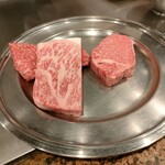 鉄板焼ステーキ 一ッ葉ミヤチク - 霜降りのお肉たち
