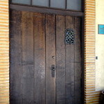 木村屋敷 - 重厚なドアですね。「本当にカフェがあるのかな？」そんな不安を抱きなら入りました。
