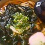 手打うどん市兵衛 - わかめうどん