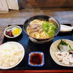 うどん えんどう - ランチはうどん、お造り3種盛り、漬物、ご飯