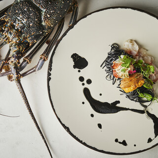 豪華食材を合わせた、イカ墨のスパゲッティーニがおすすめ