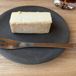 喫茶葦島 - 半アイス状態の濃厚なチーズケーキはコーヒーとよく合いますね♡