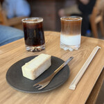Kissa Ashijima - 私のカフェオレと相方さんのアイスコーヒー。