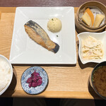 186878375 - 鮭の西京焼き定食