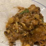 カリーライス専門店エチオピア - カリーをご飯に乗せて食べる