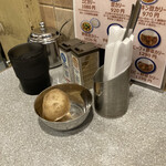 カリーライス専門店エチオピア - 二人用テーブル席