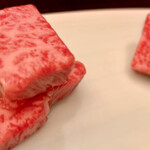 Koyoi Tenkuu Ni Asobu Shougetsu - 【飛騨牛鉄板焼き】天然塩、割醤油、ワサビでいただきます。