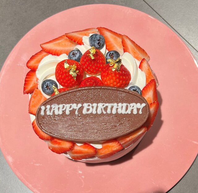 バースデーケーキ 又は アニバーサリーケーキ キャンドル付き