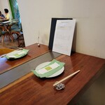 エンボカ - テーブル