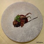 プチレストラン ブーケ・ド・フランス - 小鳩のロースト 黒ニンニクと赤ワインのソース