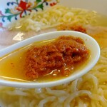 喜一 - 辛子味噌を塩スープに溶かす