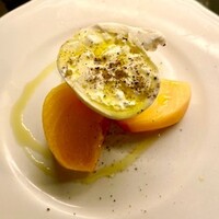 ブッラータチーズと季節のフルーツ