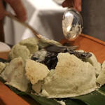 星のや沖縄 ダイニング - 中から巻かれた昆布に巻かれた牛フィレ肉が…