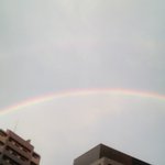 ピーク・バー - 下から。（席からの景色+虹は上手く撮れませんでした）