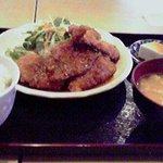 衣笠 - チキンカツ定食（650円）