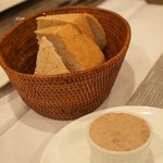 OGINO organic Restaurant - ライ麦と全粒粉のパン