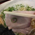 讃岐ラーメン 香麦 - 桃色のレアチャーシュー。柔らかい。