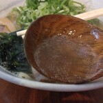 讃岐ラーメン 香麦 - 丁度良い塩みスープ。奥深いいりこの優しく美味しい。