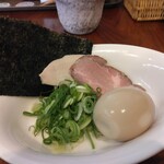 讃岐ラーメン 香麦 - 美味しいラーメンプラス。特製は別皿で、提供されます。