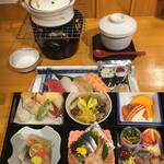 Kitamae Sengyo Yosoro - 七五三　松茸土瓶蒸しとにぎり寿司の箱膳会席
      4820円 仕出し配達承ります。