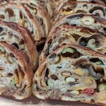 ラトリエ ドゥ プレジール - チーズやドライトマトが入ったアドリブパン